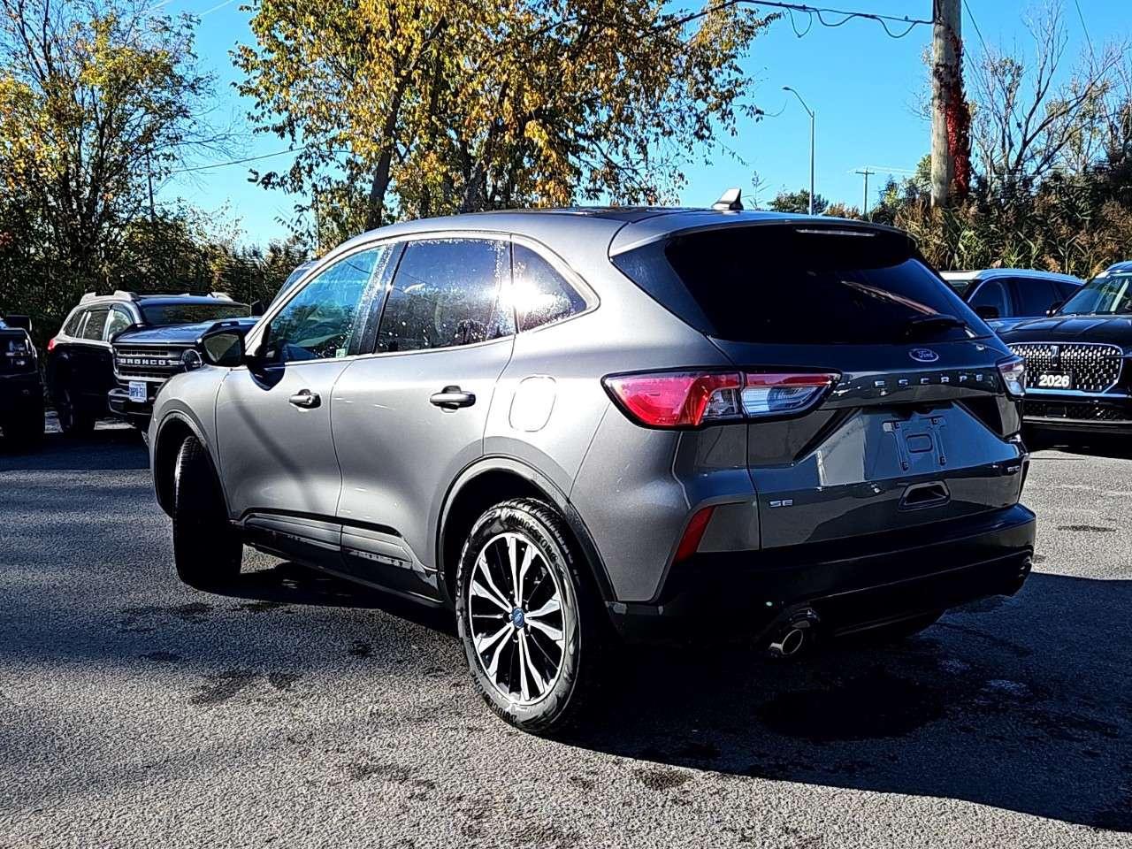 2022 Ford Escape SE   SPORT PKG   AWD   LOW KMS Photo