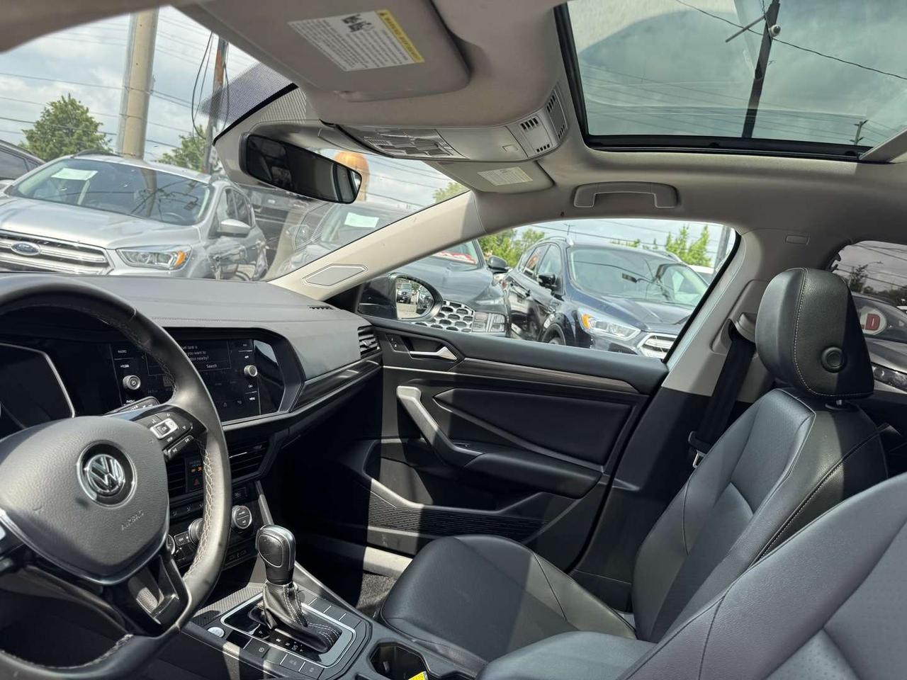 2021 Volkswagen Jetta Highline Pearl white upgraded Sunroof   Blind Spot   Leather Photo