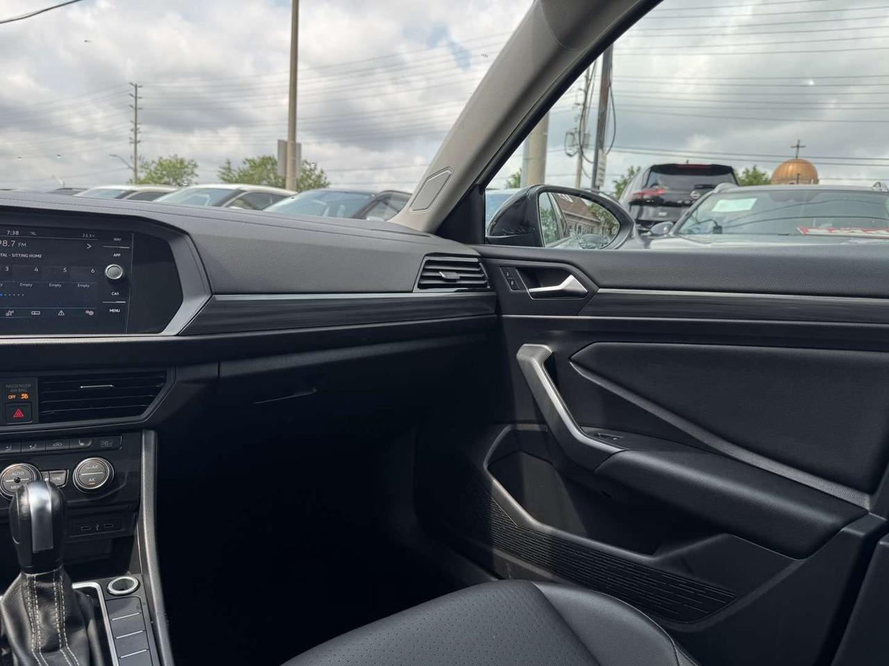 2021 Volkswagen Jetta Highline Pearl white upgraded Sunroof   Blind Spot   Leather Photo