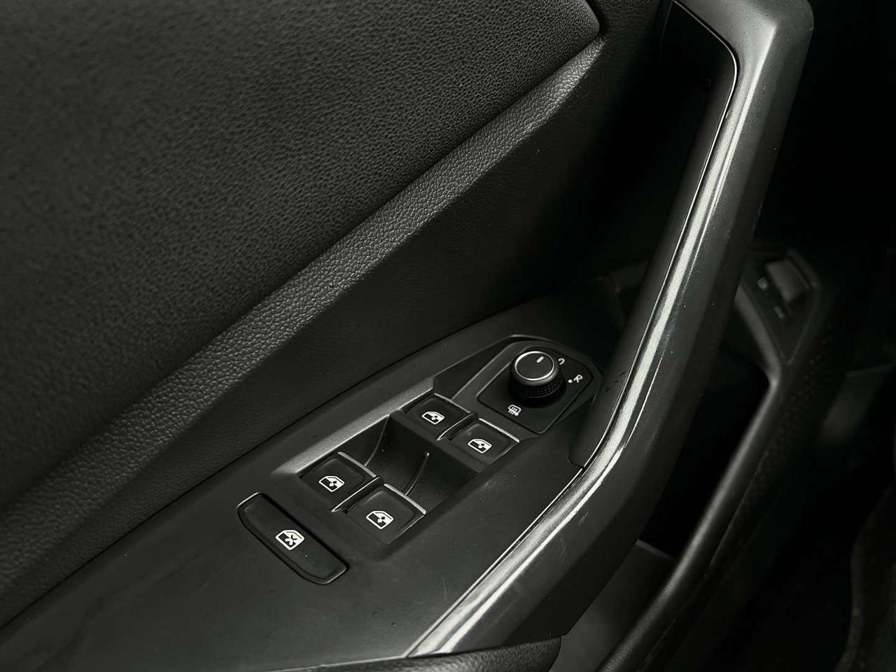 2021 Volkswagen Jetta Highline Pearl white upgraded Sunroof   Blind Spot   Leather Photo