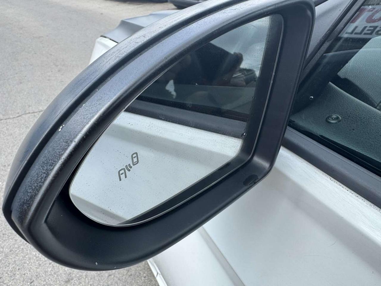 2021 Volkswagen Jetta Highline Pearl white upgraded Sunroof   Blind Spot   Leather Photo