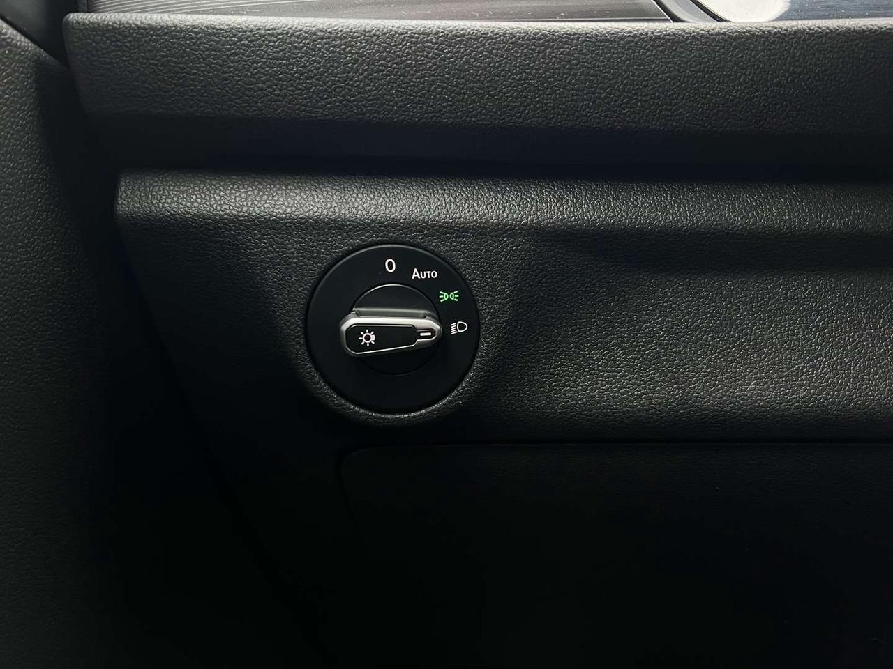2021 Volkswagen Jetta Highline Pearl white upgraded Sunroof   Blind Spot   Leather Photo