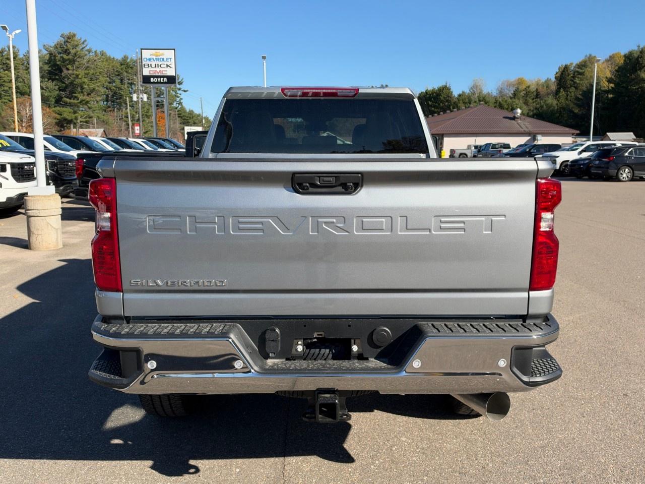 2026 Chevrolet Silverado 3500HD 4WD Crew Cab Standard Box Work Truck Photo