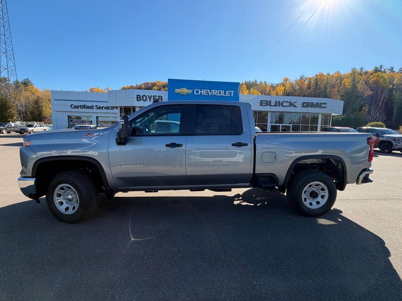 2026 Chevrolet Silverado 3500HD 4WD Crew Cab Standard Box Work Truck Photo