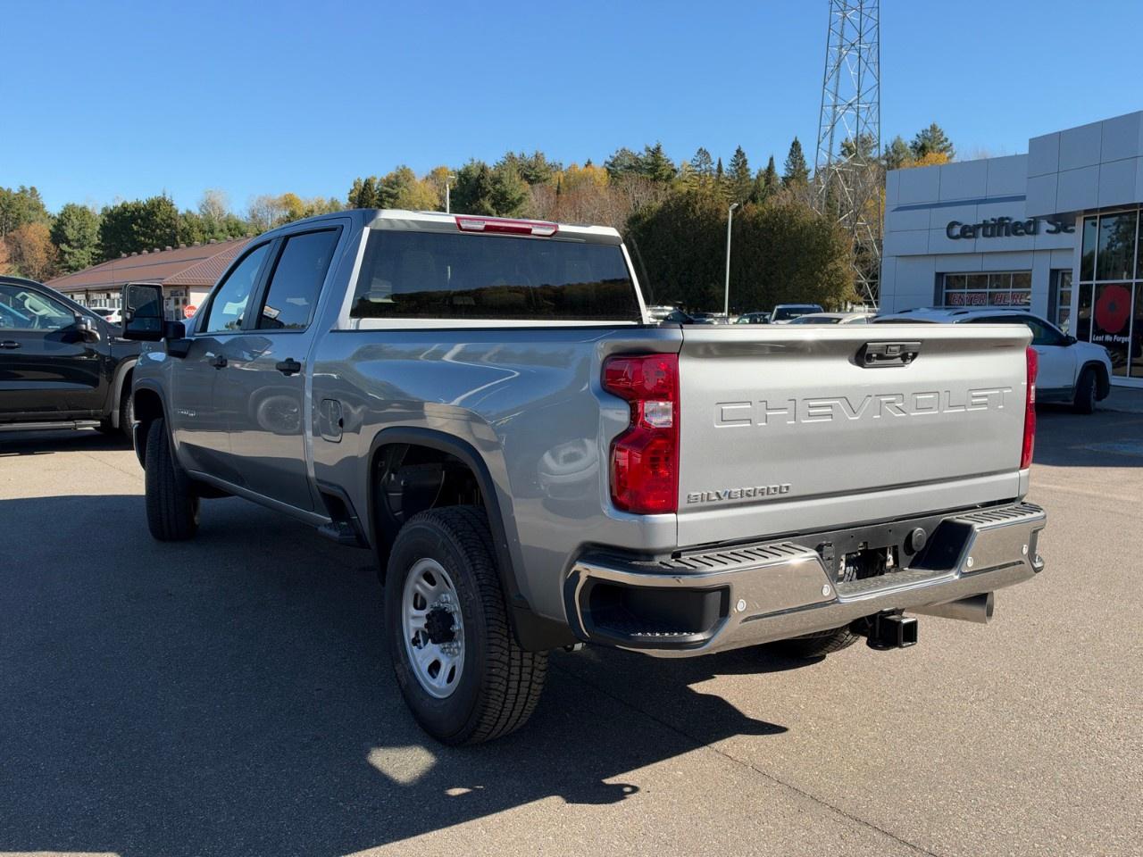 2026 Chevrolet Silverado 3500HD 4WD Crew Cab Standard Box Work Truck Photo