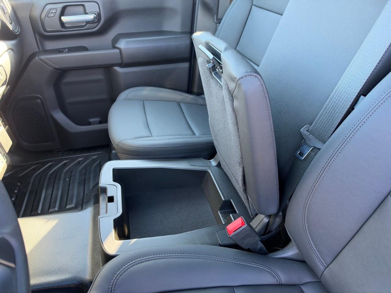 2026 Chevrolet Silverado 3500HD 4WD Crew Cab Standard Box Work Truck Photo