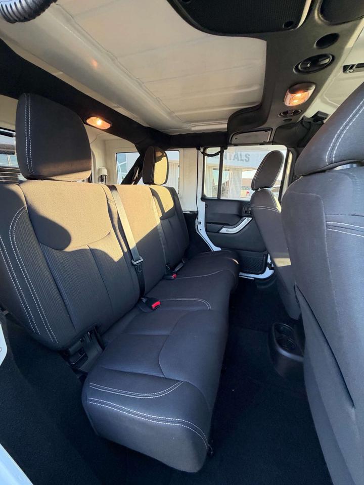 2016 Jeep Wrangler 4WD 4DR SAHARA Photo