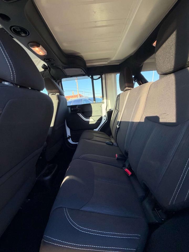 2016 Jeep Wrangler 4WD 4DR SAHARA Photo