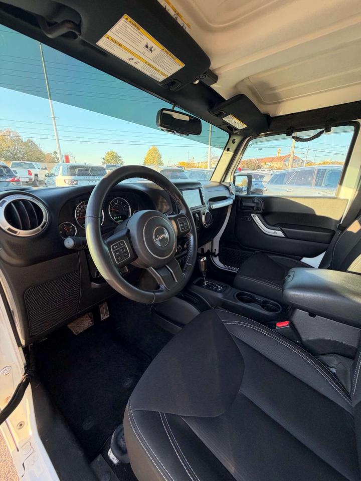 2016 Jeep Wrangler 4WD 4DR SAHARA Photo