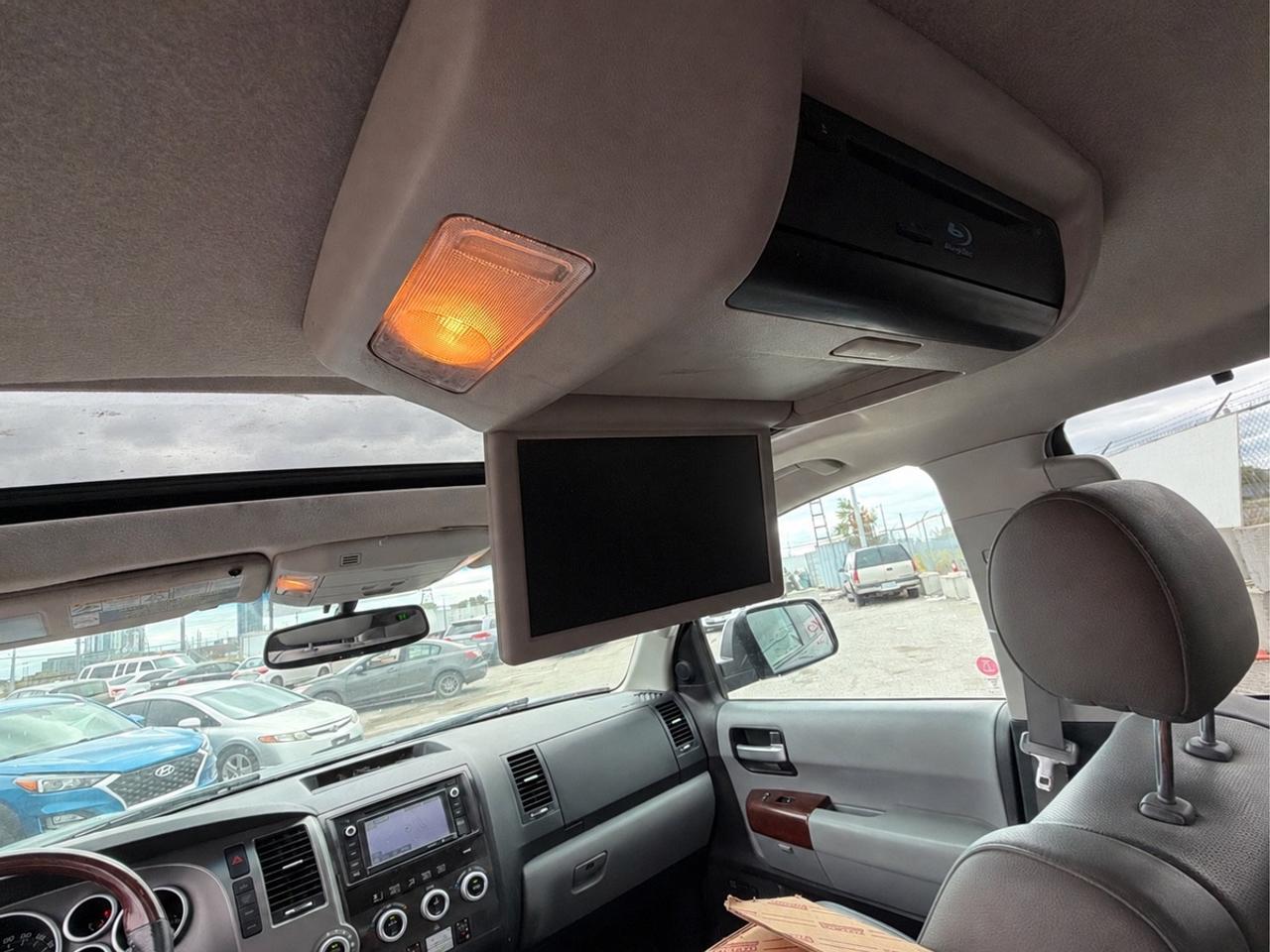 2015 Toyota Sequoia Platinum Photo