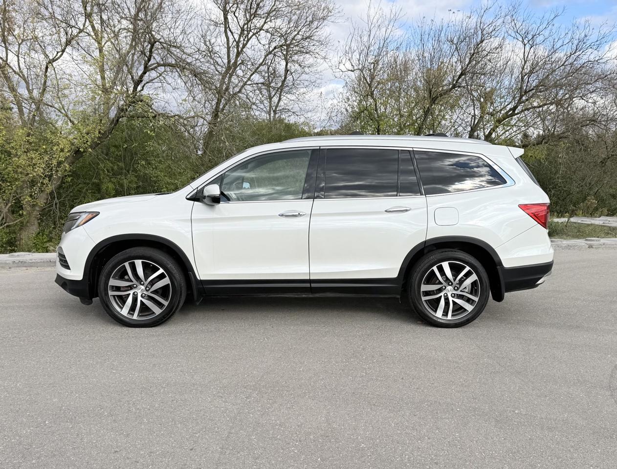 2016 Honda Pilot Touring Photo2