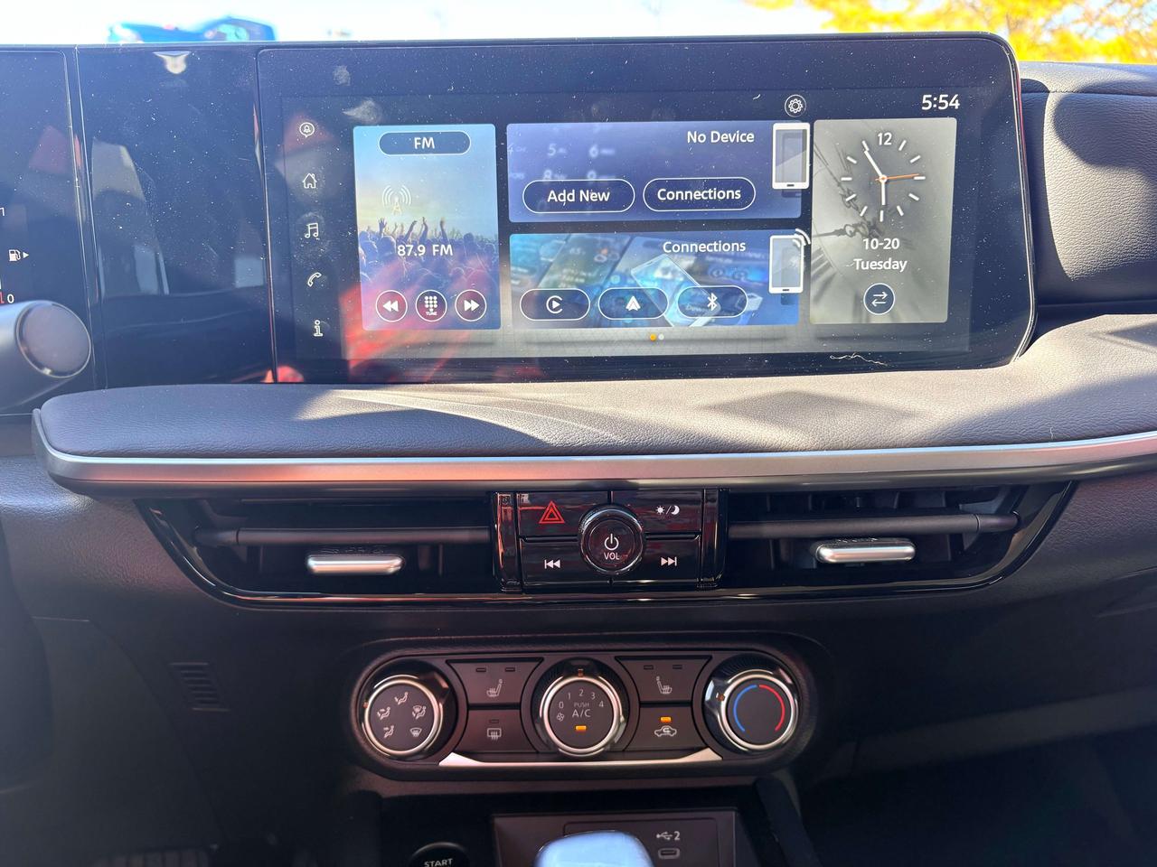 2025 Nissan Kicks S Low Kms! Back Up Camera Blind Spot Monitor Photo