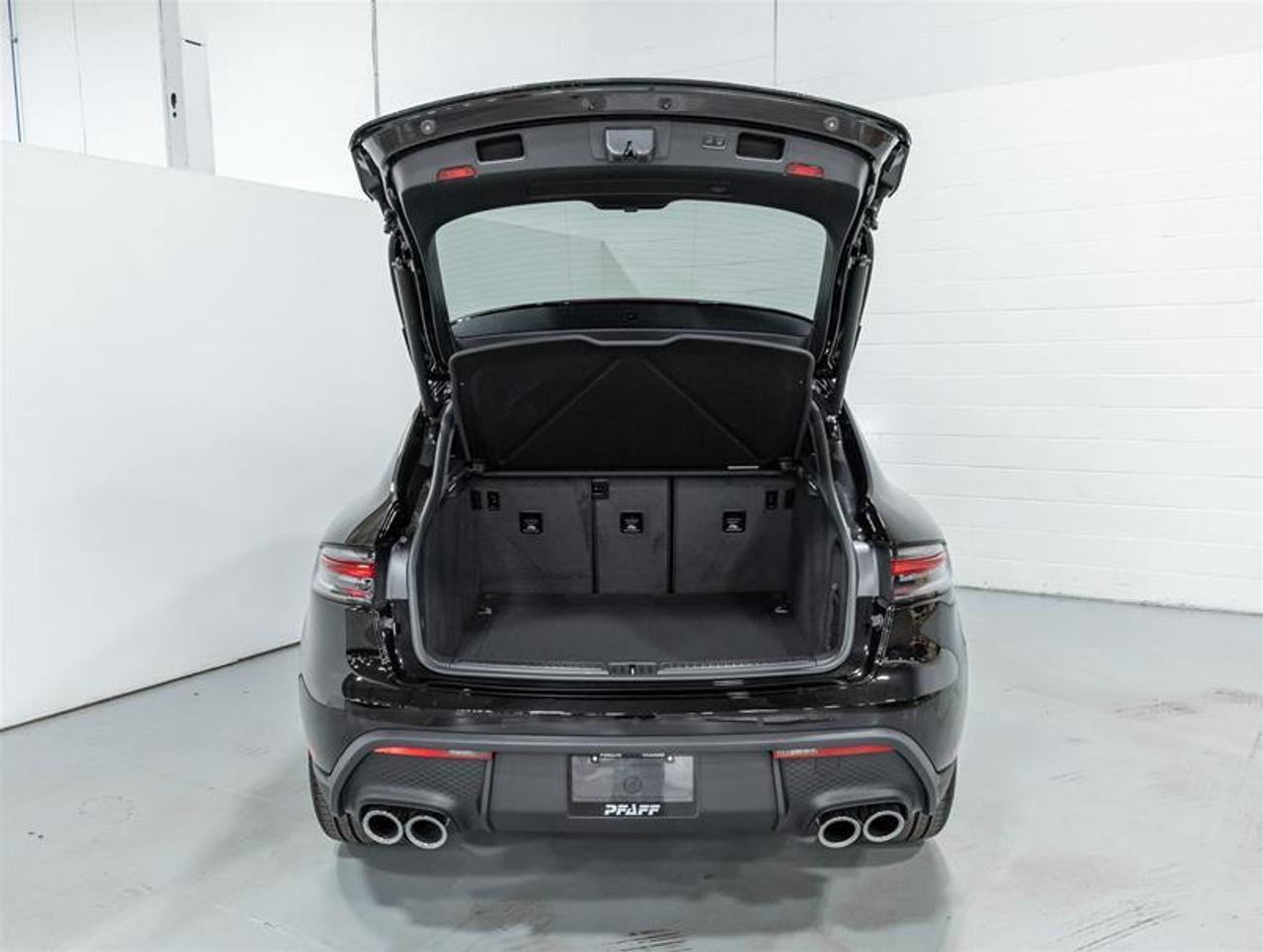 2026 Porsche Macan  Photo