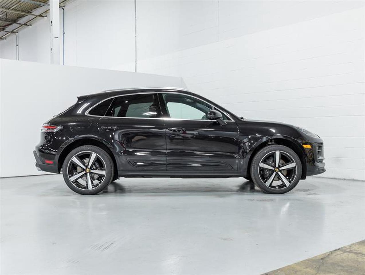 2026 Porsche Macan  Photo