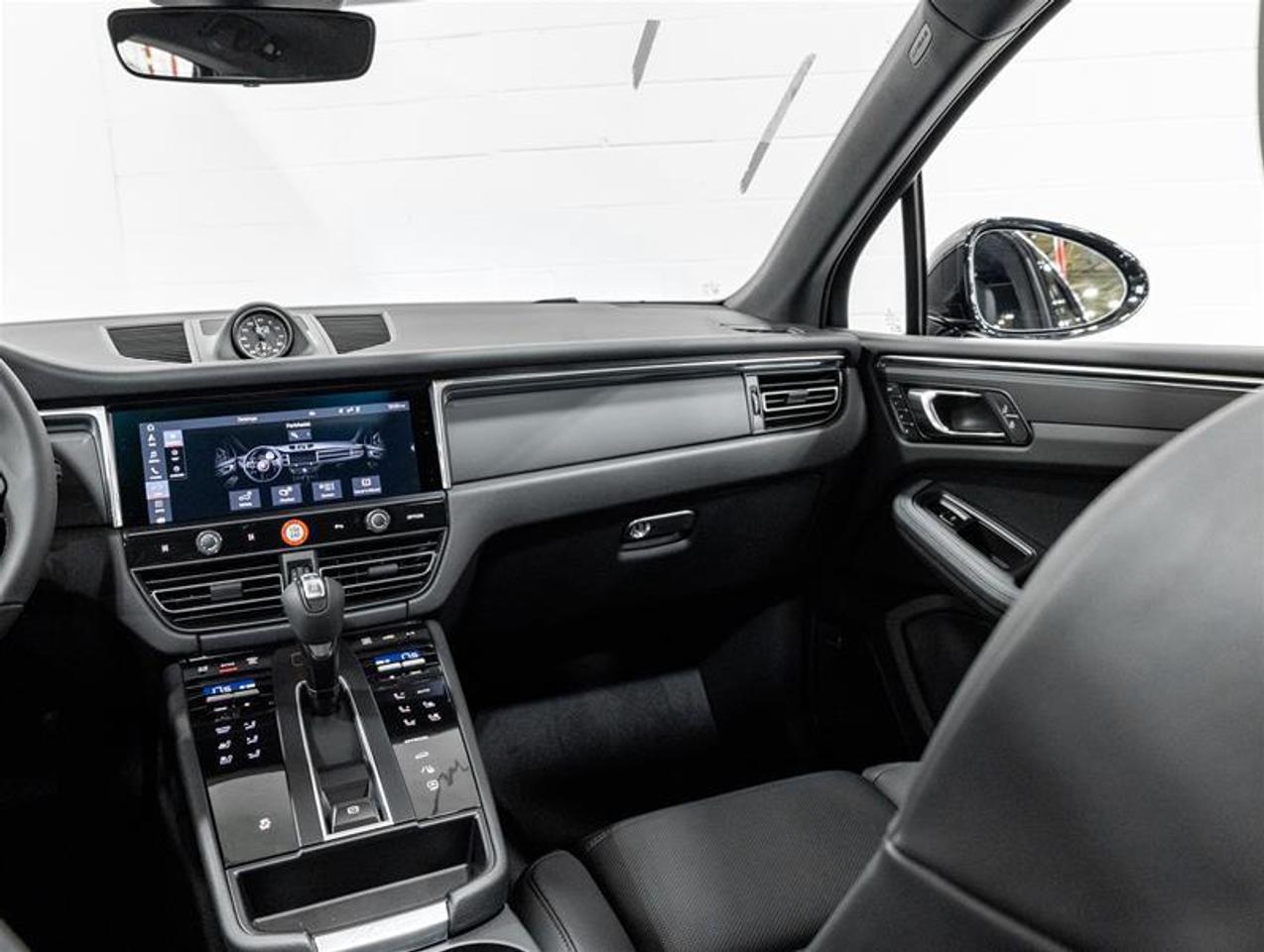 2026 Porsche Macan  Photo