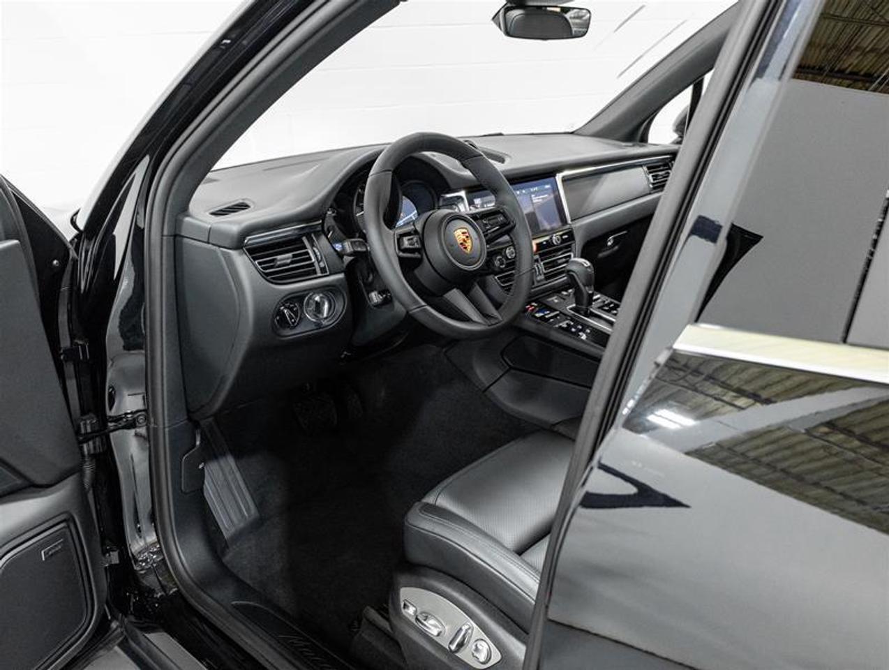 2026 Porsche Macan  Photo