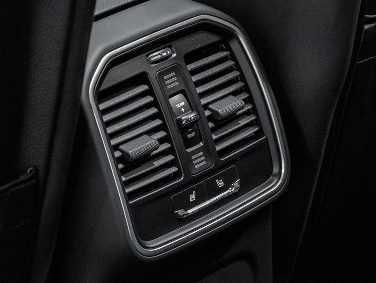 2026 Porsche Macan  Photo