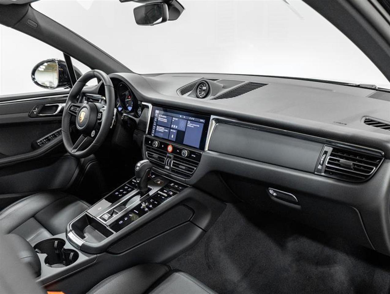 2026 Porsche Macan  Photo