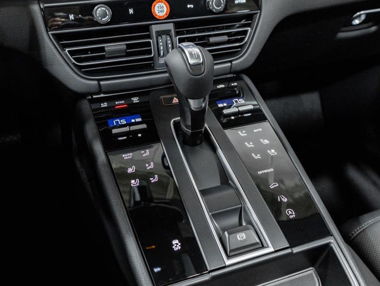 2026 Porsche Macan  Photo
