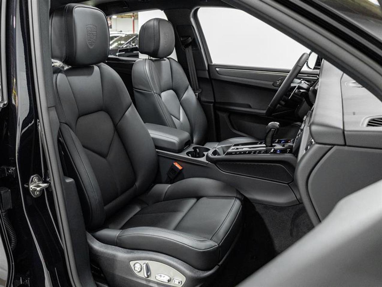 2026 Porsche Macan  Photo
