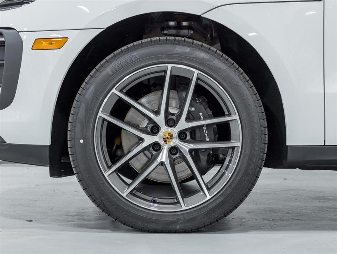 2026 Porsche Macan  Photo4