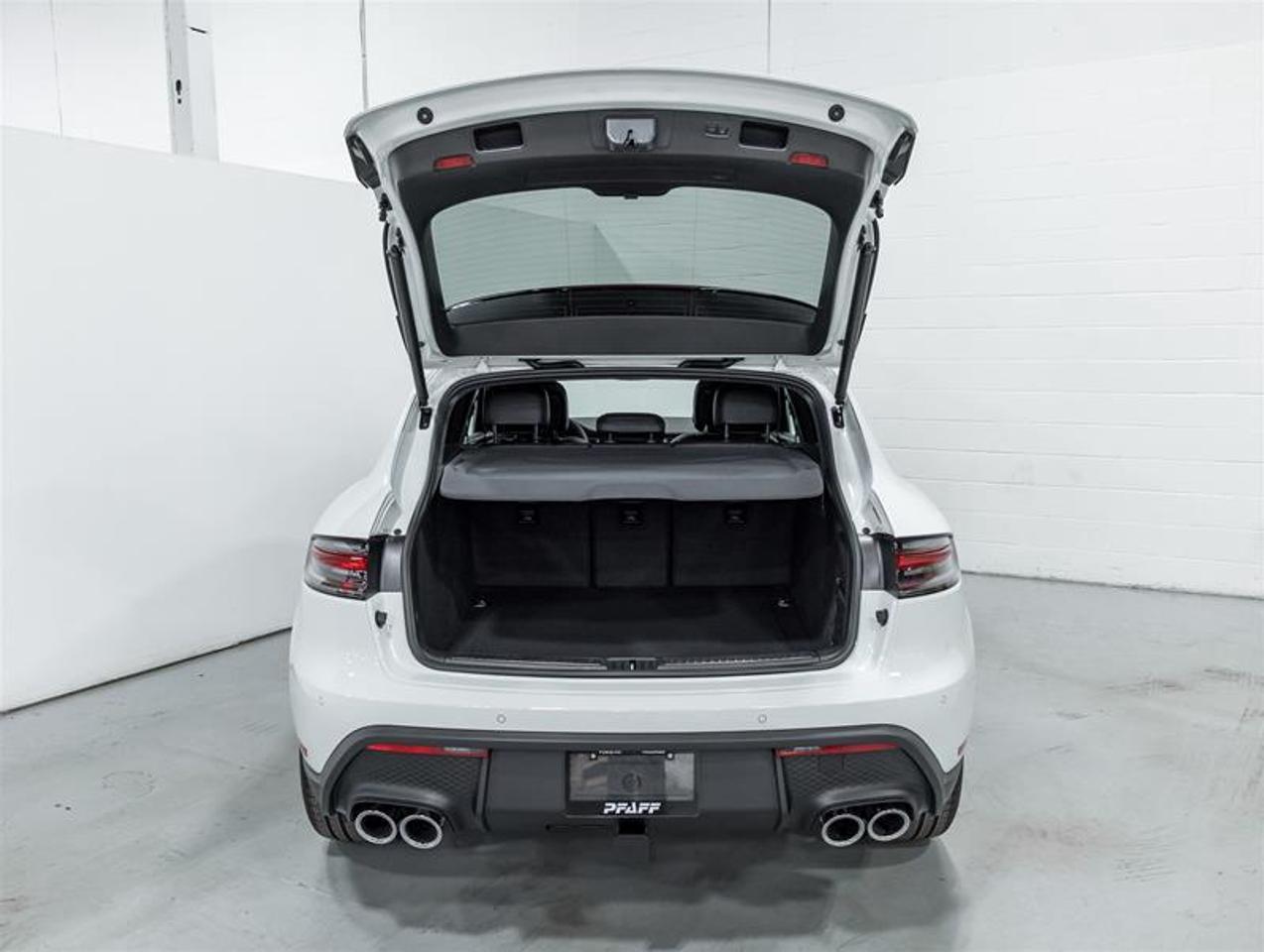2026 Porsche Macan  Photo