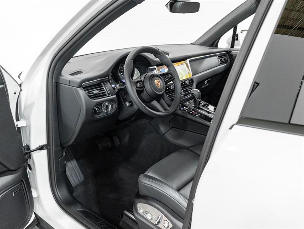 2026 Porsche Macan  Photo