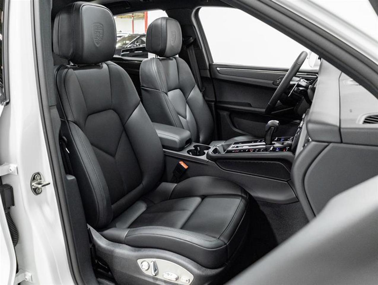 2026 Porsche Macan  Photo