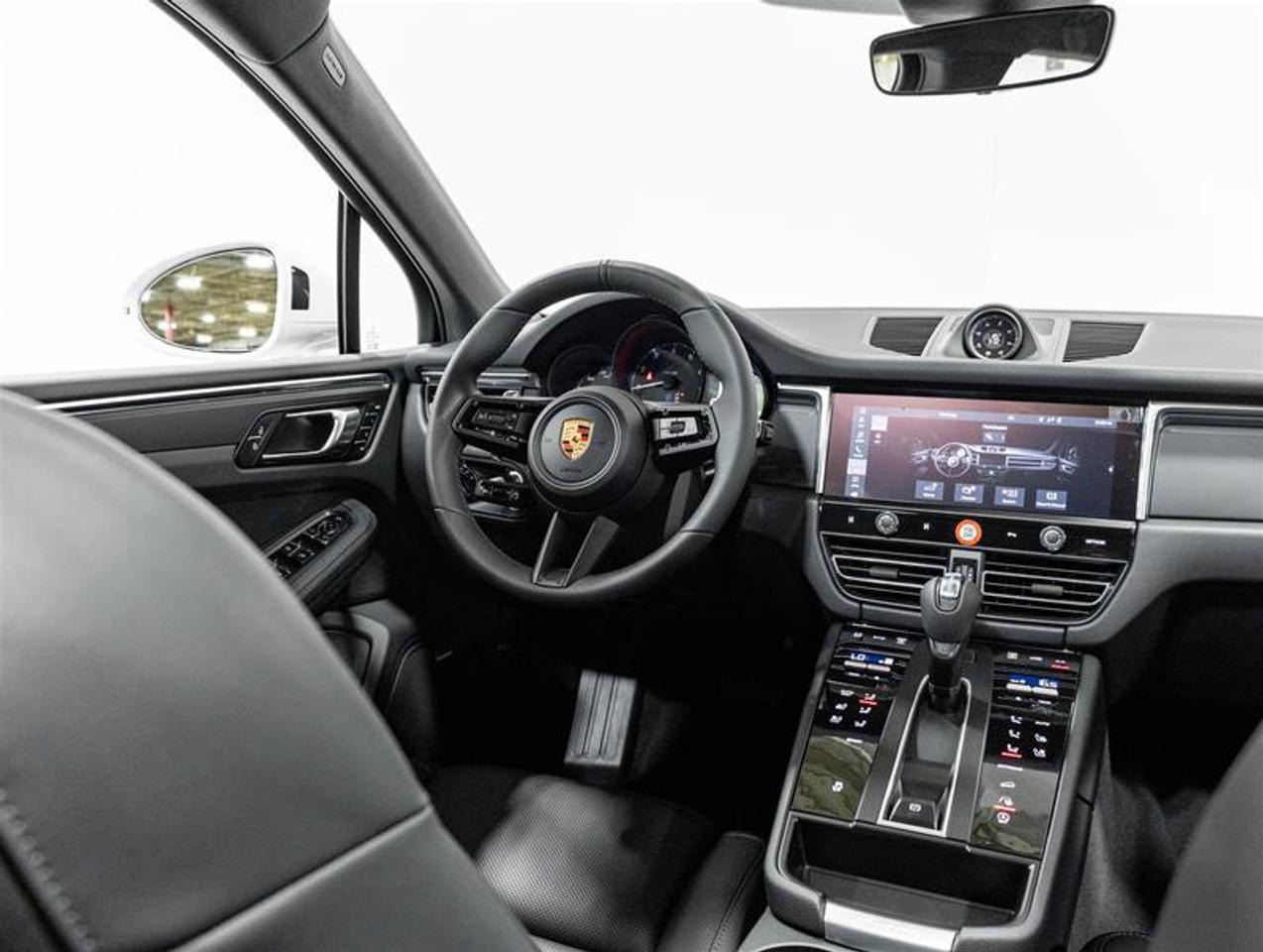 2026 Porsche Macan  Photo