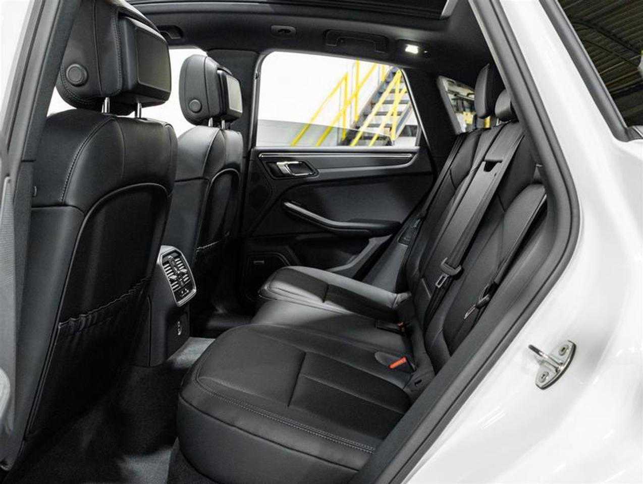 2026 Porsche Macan  Photo