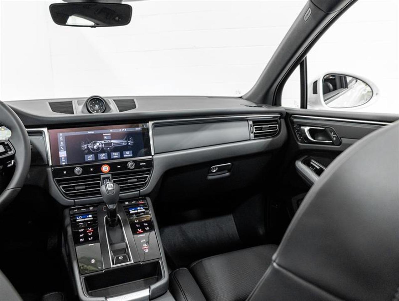 2026 Porsche Macan  Photo