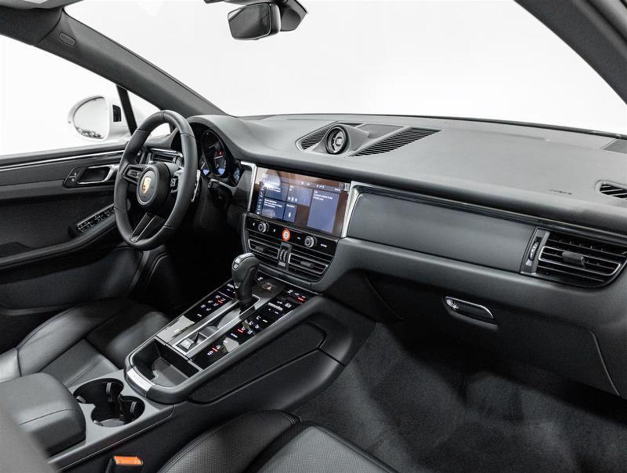 2026 Porsche Macan  Photo