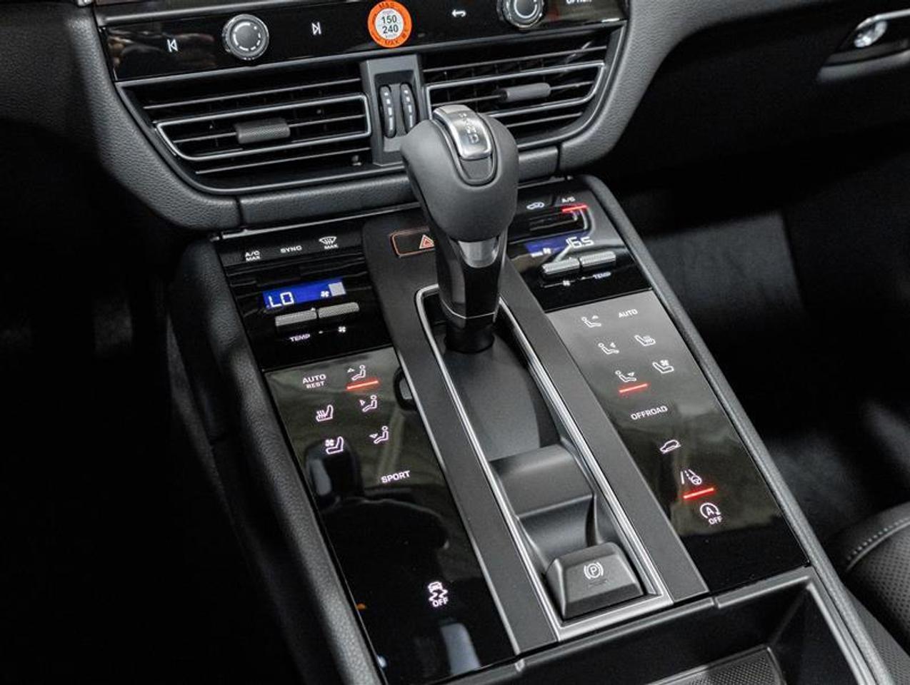 2026 Porsche Macan  Photo