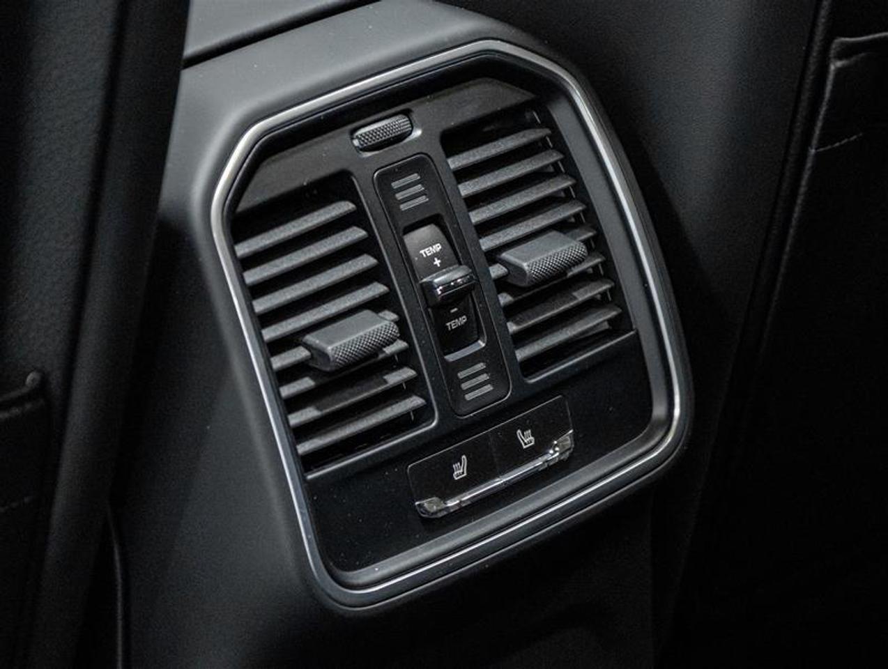 2026 Porsche Macan  Photo