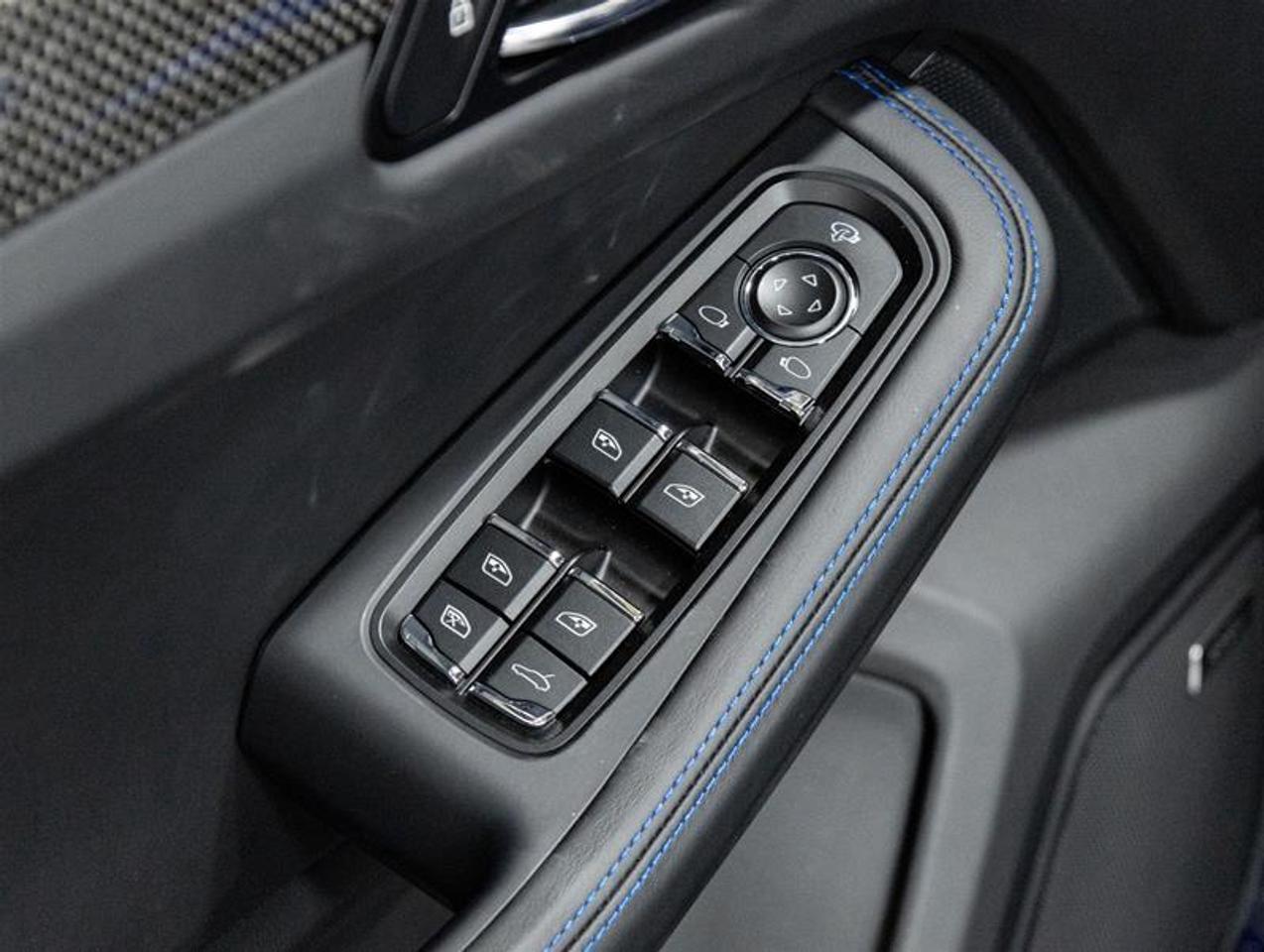 2026 Porsche Macan  Photo