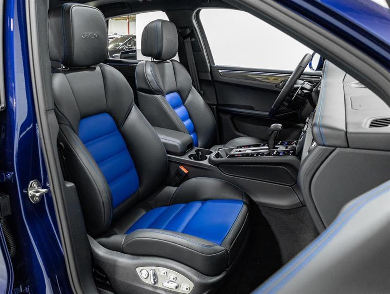 2026 Porsche Macan  Photo