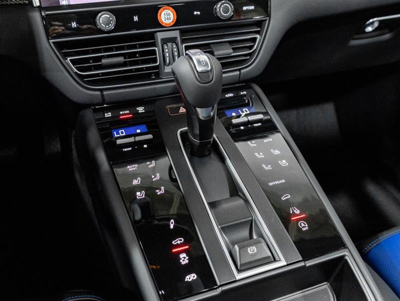 2026 Porsche Macan  Photo