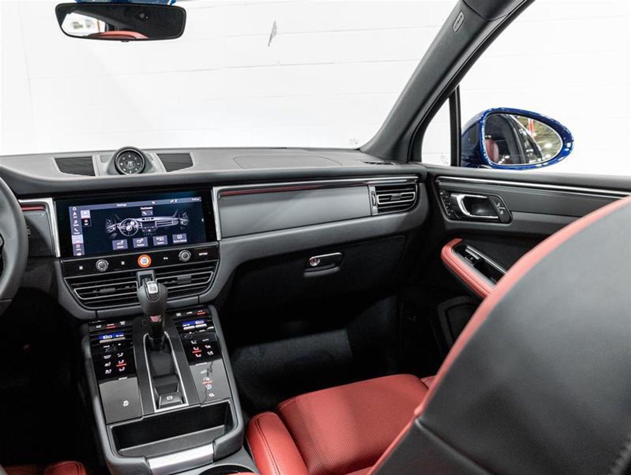 2026 Porsche Macan  Photo