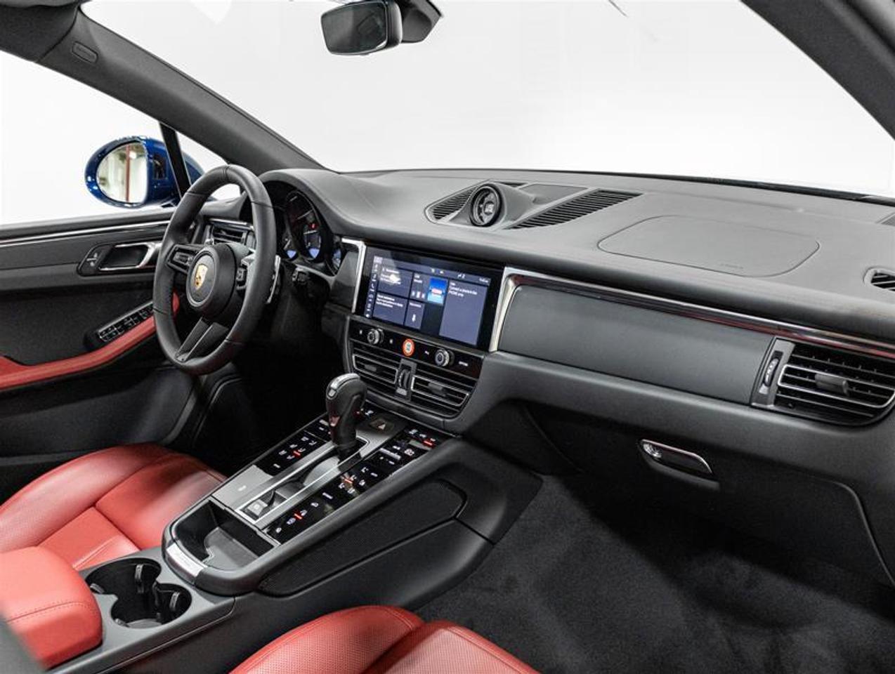 2026 Porsche Macan  Photo
