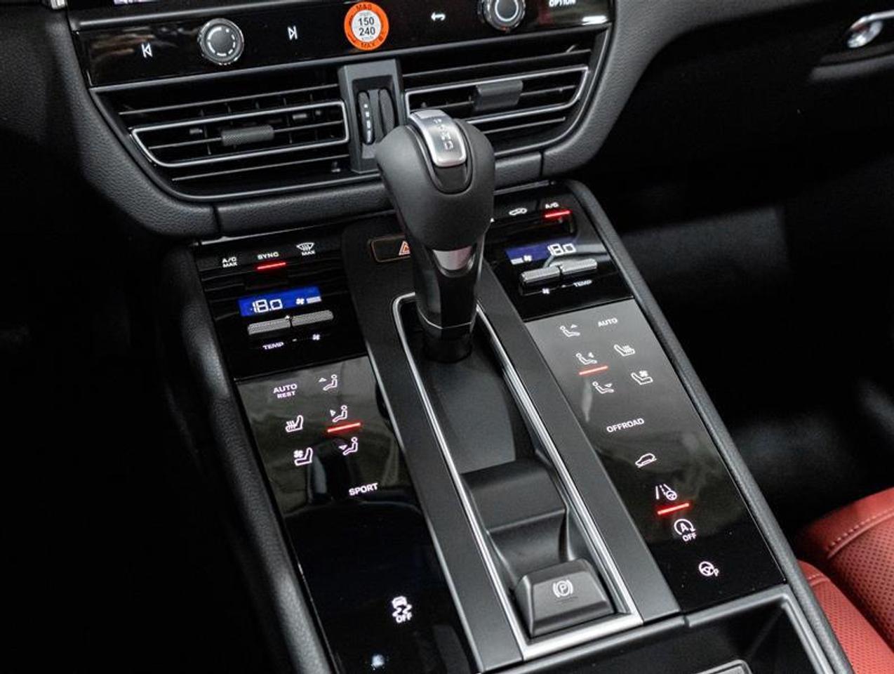 2026 Porsche Macan  Photo
