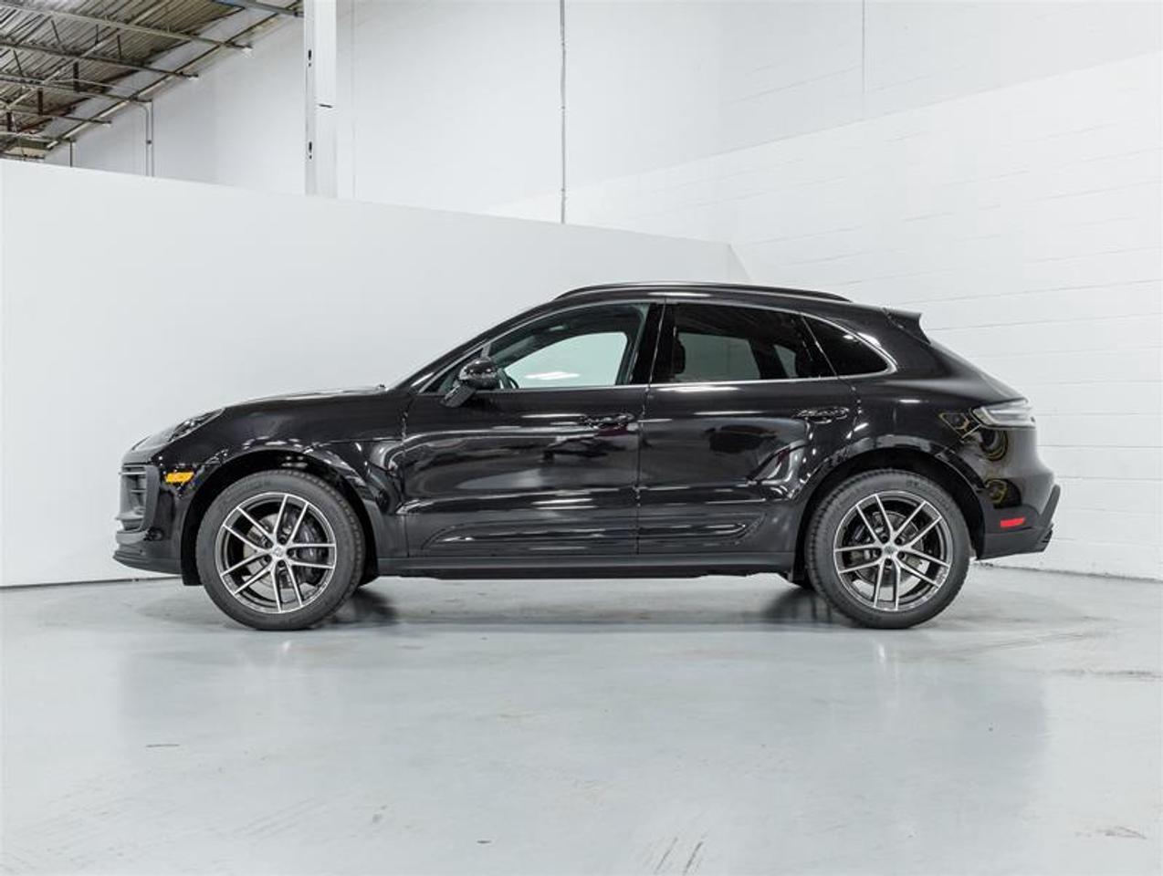 2026 Porsche Macan  Photo3