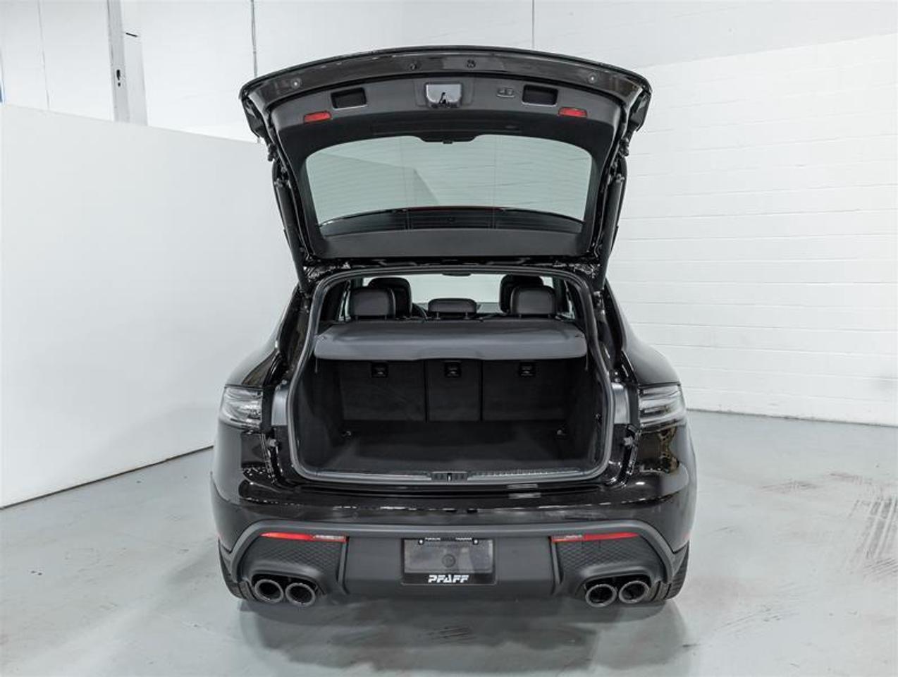 2026 Porsche Macan  Photo