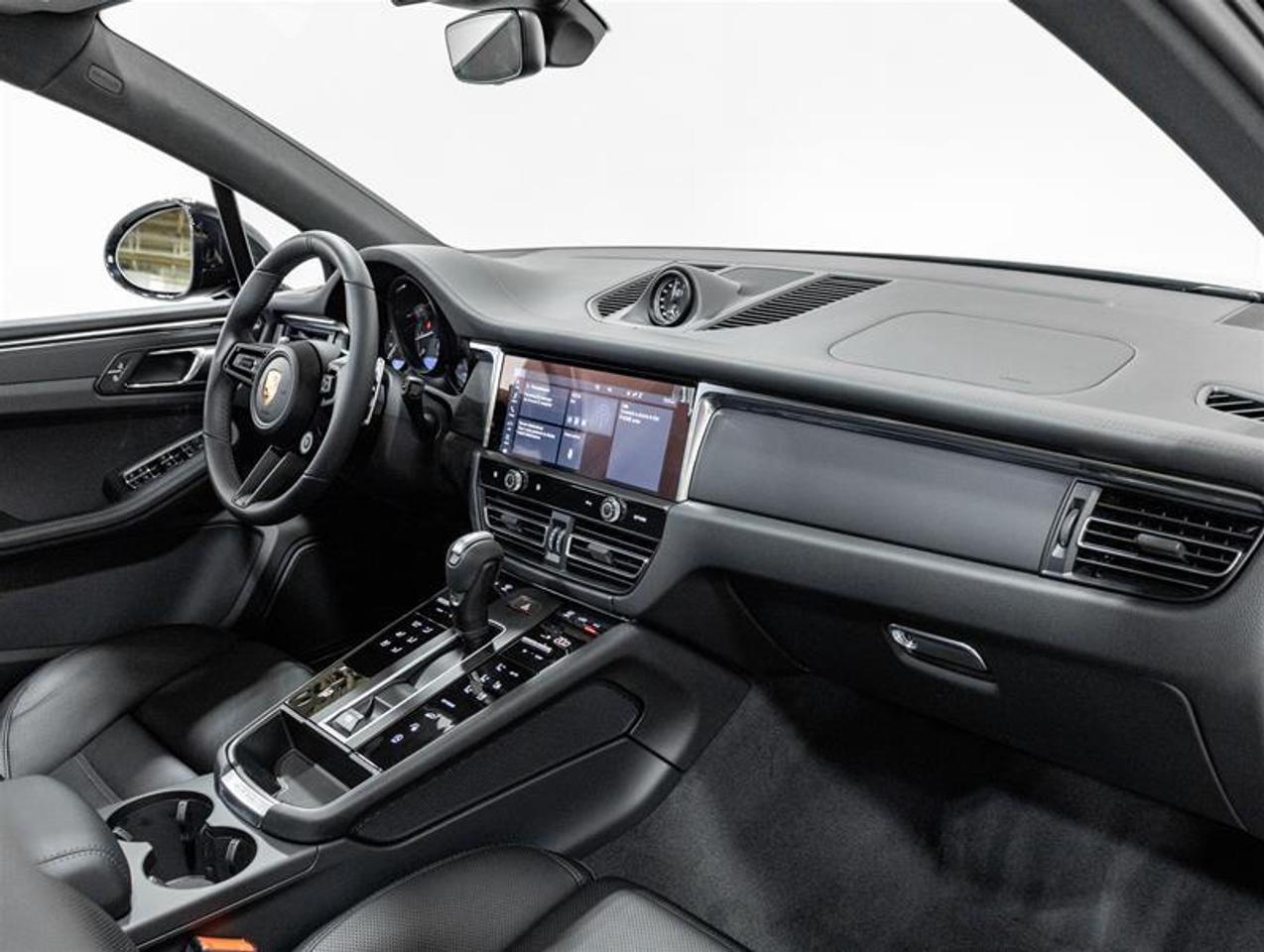 2026 Porsche Macan  Photo