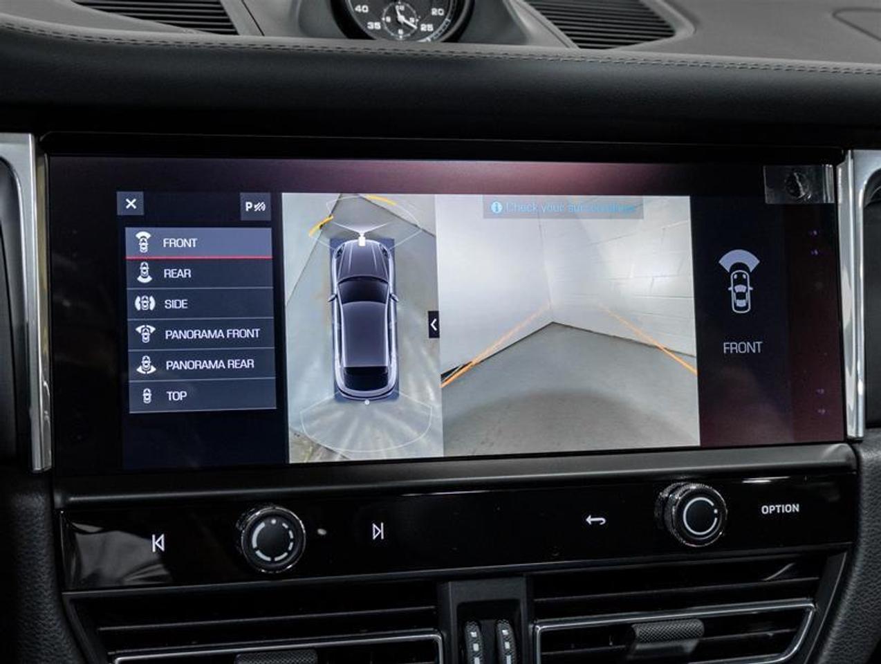 2026 Porsche Macan  Photo