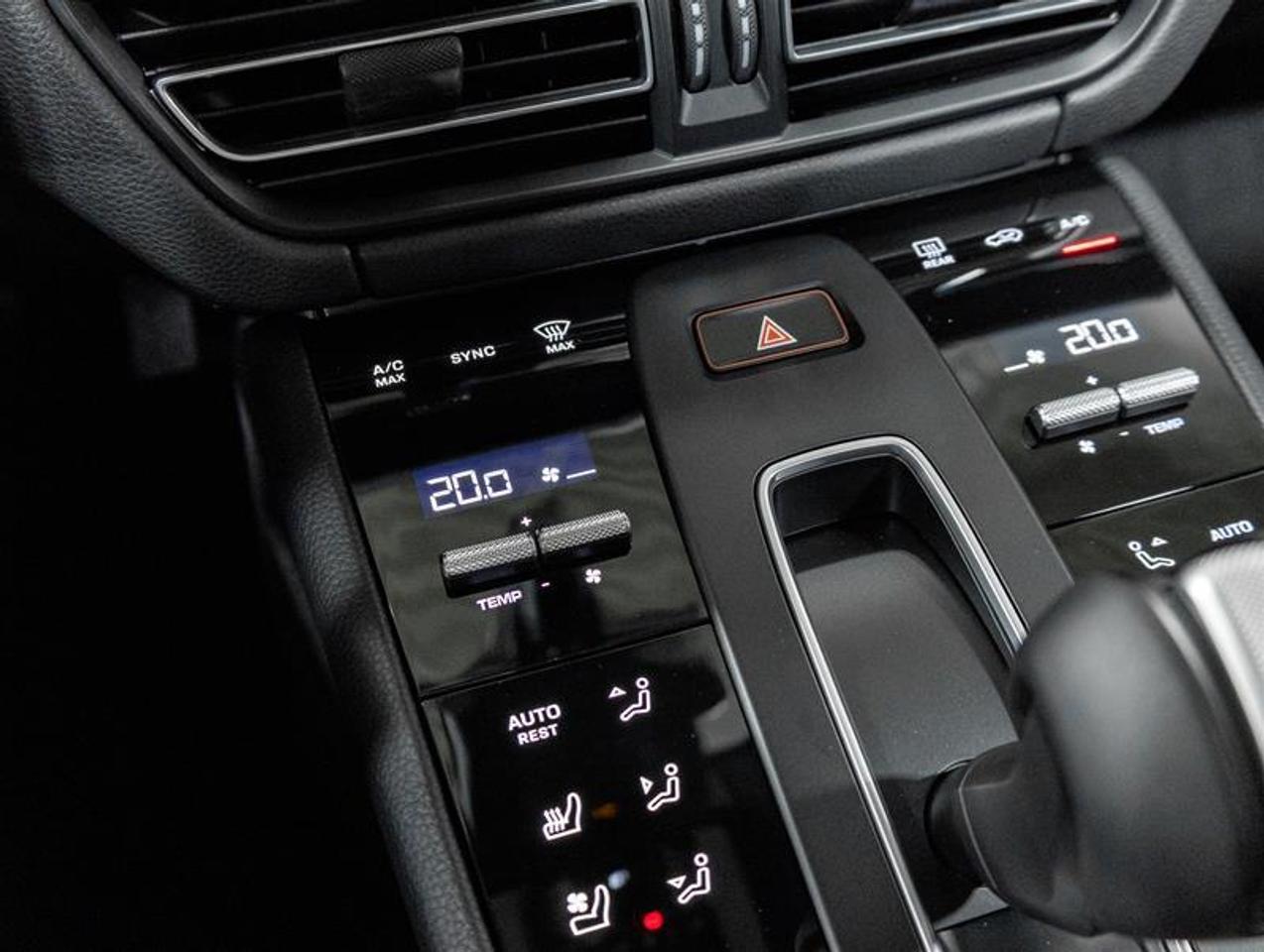 2026 Porsche Macan  Photo