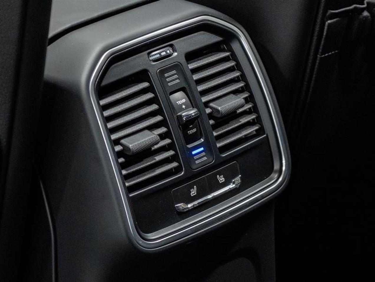 2026 Porsche Macan  Photo