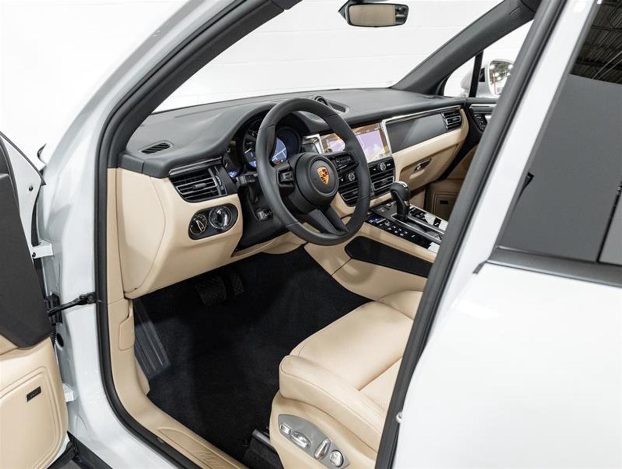 2026 Porsche Macan  Photo