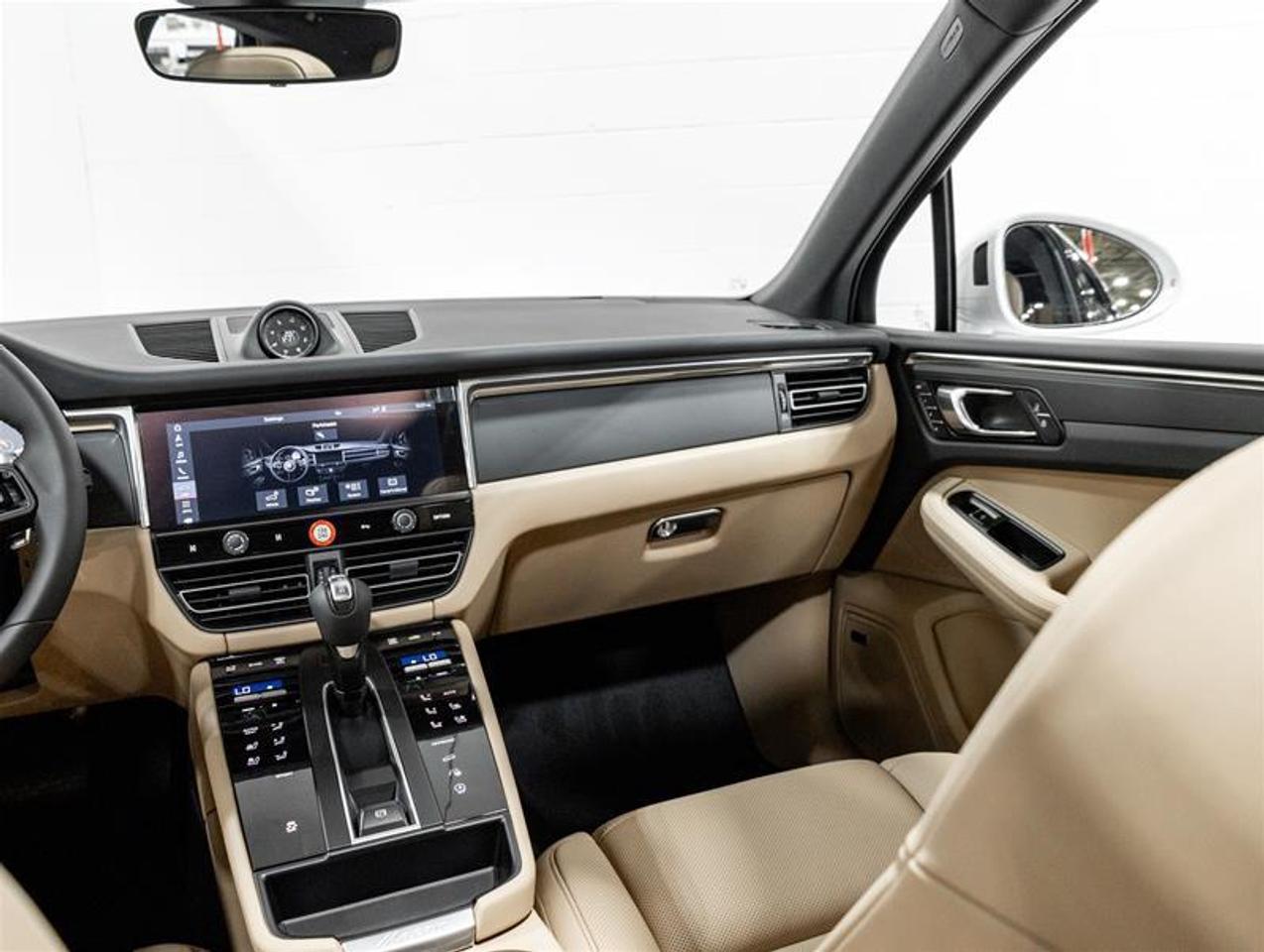 2026 Porsche Macan  Photo