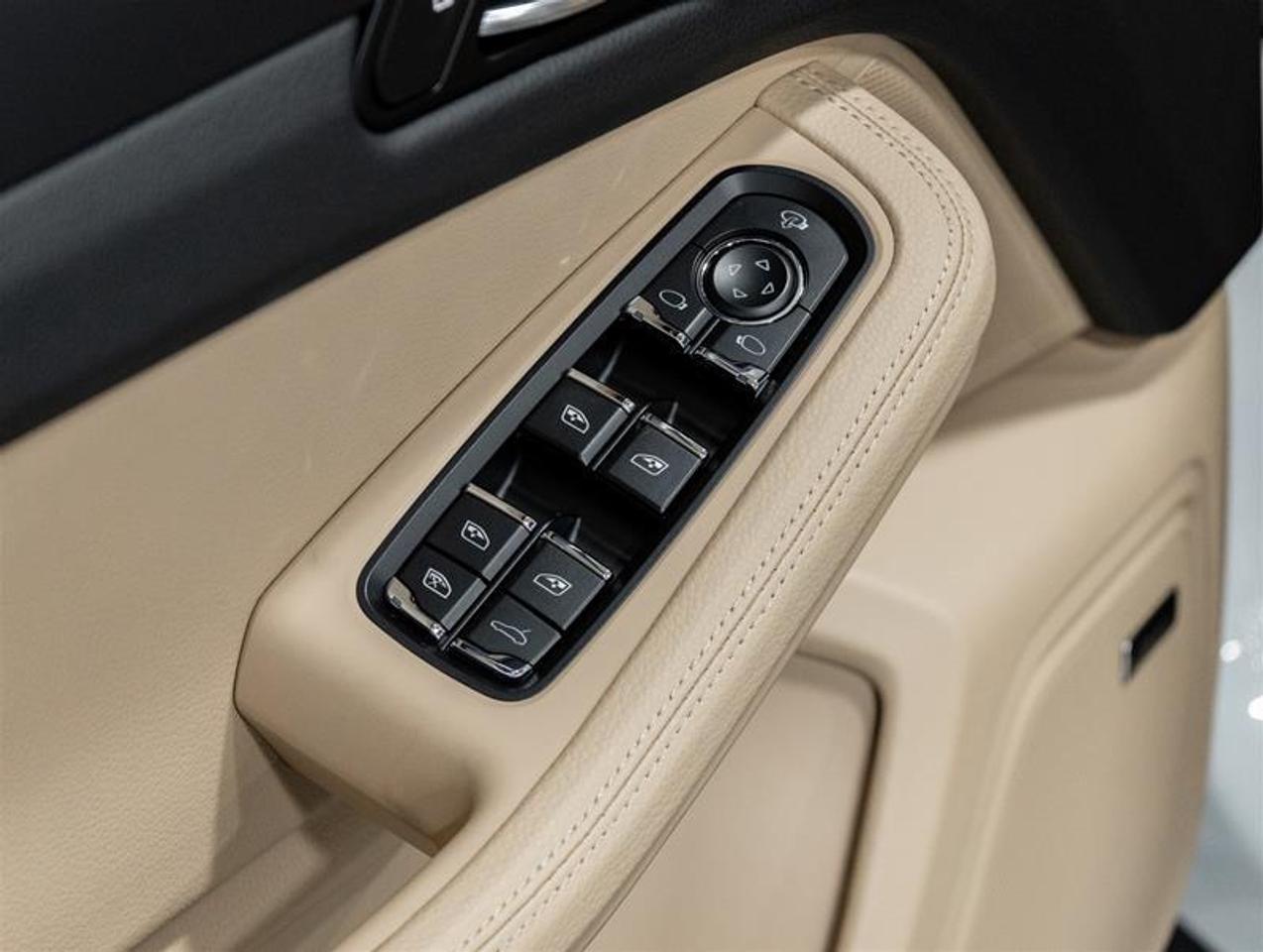 2026 Porsche Macan  Photo