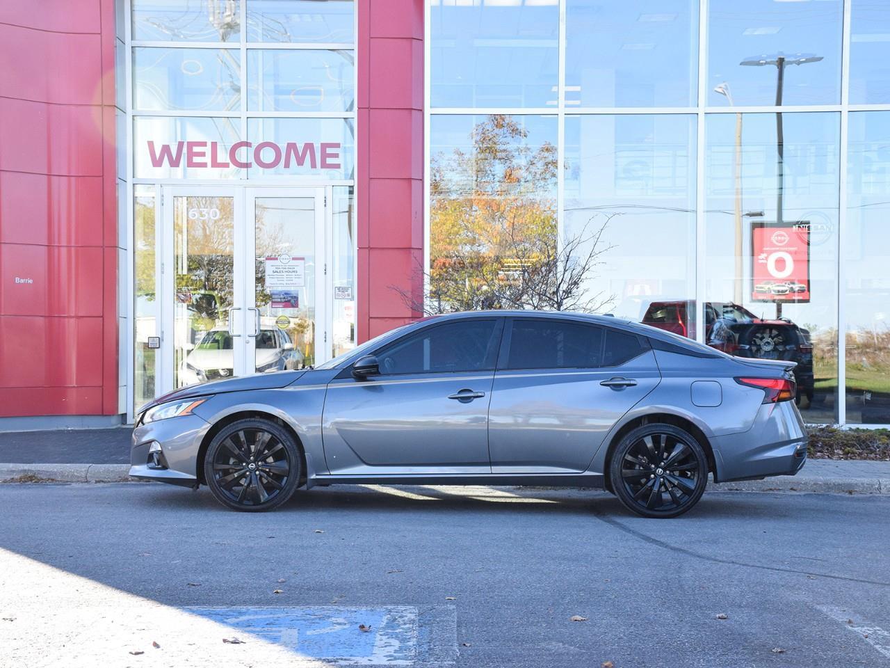 2022 Nissan Altima 2.5 SR Midnight Edition All-Wheel Drive Sedan Photo2